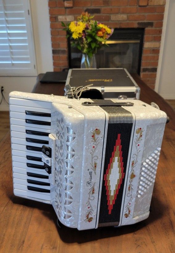 Rossetti Piano Accordion 48 Bass 26 Keys 3 Switches
