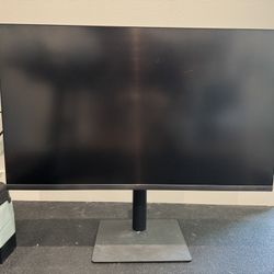 Samsung 32” UHD Monitor Thunderbolt