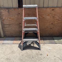 Ladder 🪜 4-foot 