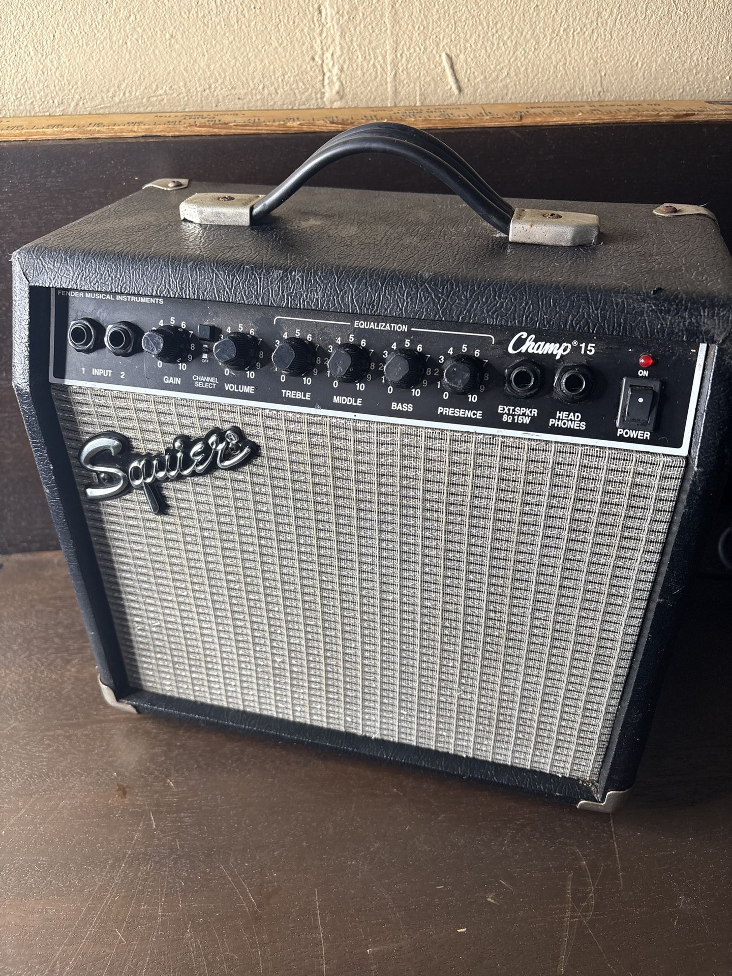 Fender Squier champ 15 Guitar amp, 8” speaker