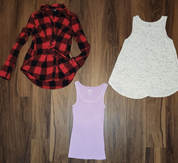 Lot of 3 Womens Sz XS Tops in Very Lovingly Cared For Condition