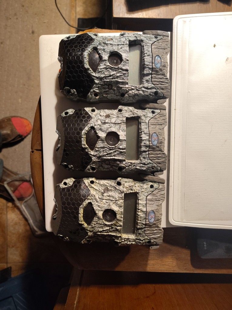 3 Wildgame Trail Cams/ SD CARD MOULTRIE VIEWER