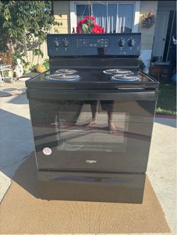 New never used whirlpool black electric stove $550 Or Best Offer (o su mejor oferta. no tenga pena). Make an offer pls & thank you!