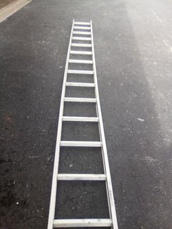 Good 14'  Heavy Duty Flat Rung Single Section Aluminum Ladder Great For  Single Story Homes Or Doing Tree Work $60