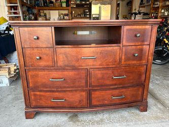 Solid Wood 8-Drawer Dresser