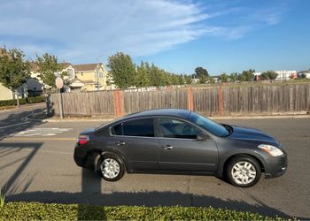 2012 Nissan Altima runs great tags update no issues