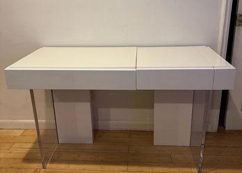 Beautiful White Vanity makeup station desk soft close mirror lucite clear  legs like New