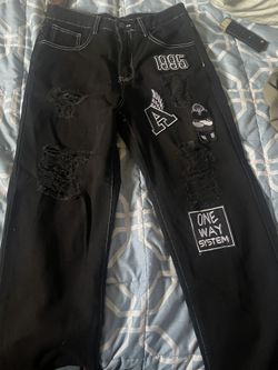 Graphic Black Riped Jeans 