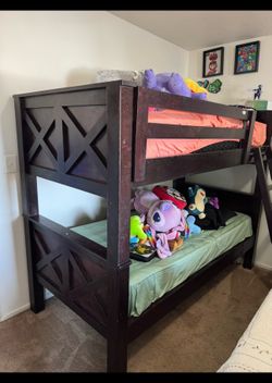 Bunk beds / literas