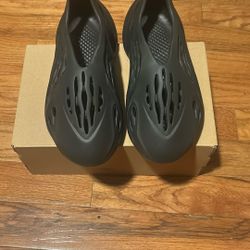 Yeezy Foam Runners “onyx”