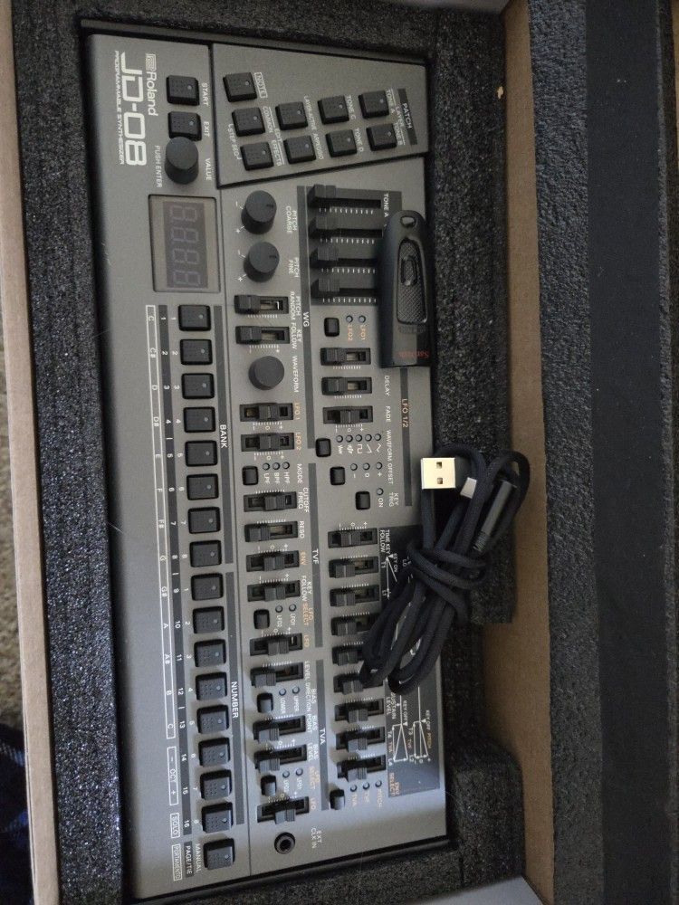 Roland JD-08 jd 08 boutique synth with 32gb flash drive containing paid sounds and editor and librarian app and the dock DK-01