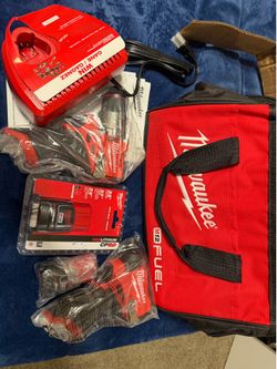 Set de taladros Milwaukee fuel m12