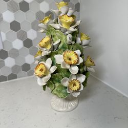 Italian Meiselman Imports Porcelain? Floral Sculpture