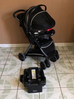 LIKE NEW GRACO CLICK CONNECT TRAVEL SYSTEM STROLLER CAR SEAT AND BASE