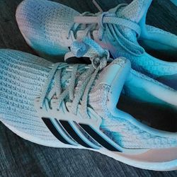 ADIDAS ULTRABOOST  WOMENS SIZE 8