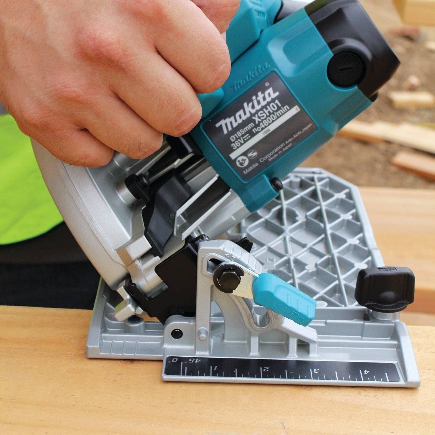 MAKITA XSR01Z 18V X2 36V LXT Brushless Cordless 7-1/4 in Circular Saw