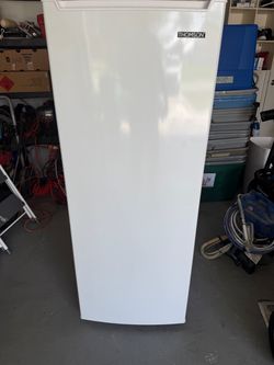 Stand up freezer
