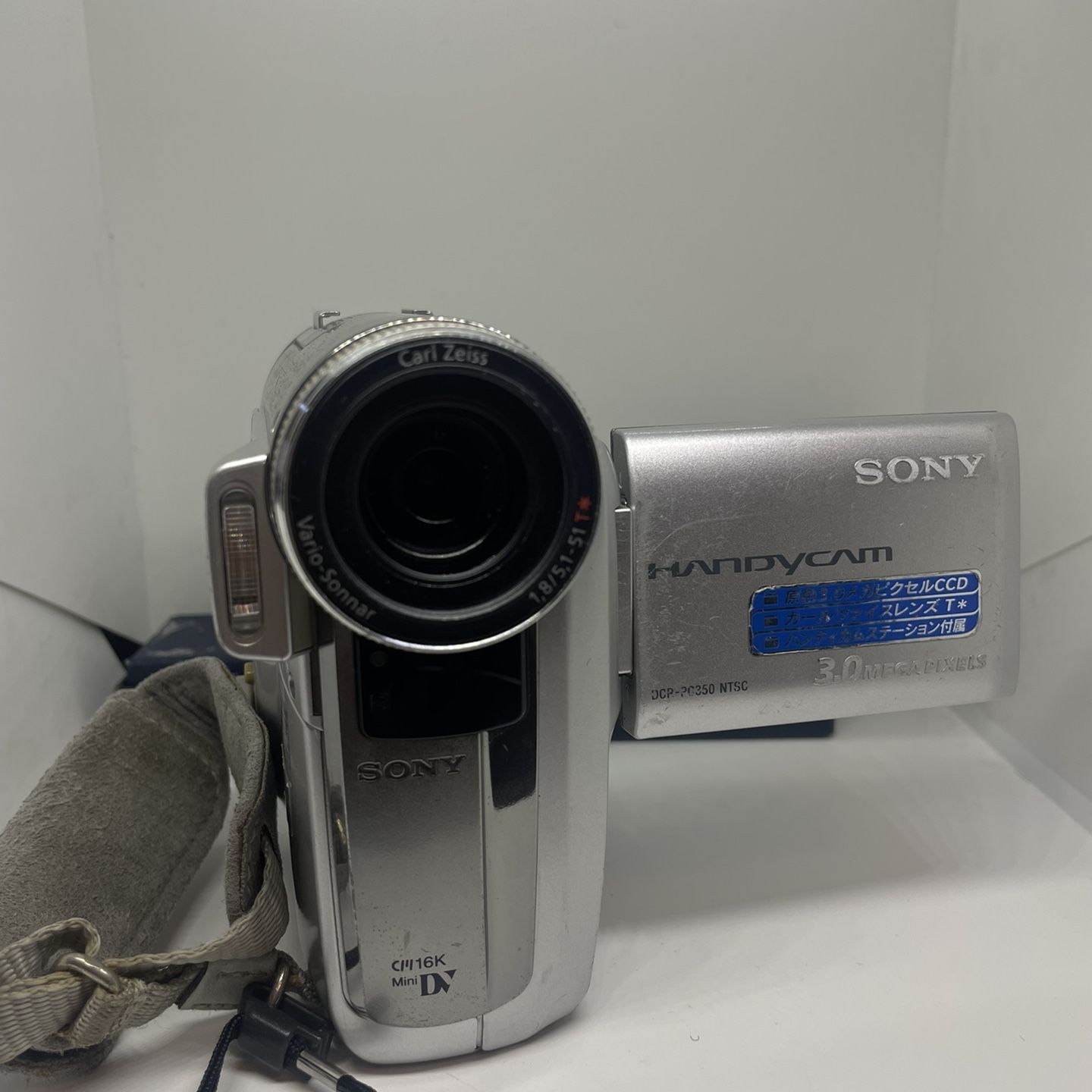 Sony DCR-PC350 NTSC 3MP MiniDV Digital Handycam Camcorder Sony DCR-PC350 NTSC 3MP MiniDV Digital Handycam Camcorder