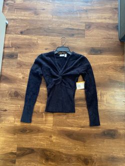 Brand New Woman’s Jennifer Lopez brand Black Sweater Up For Sale