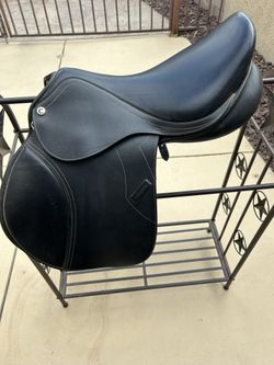 Collegiate English Jumping Saddle