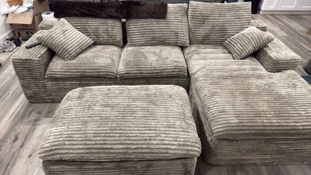 BRAND NEW Cloud Boneless Couch
