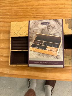 Dresser organizer