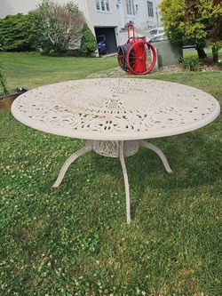 Old Vintage Cast Ordinated Aluminum Patio set