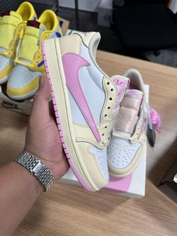 Travis Scott x Air Jordan 1 Low OG "Shy Pink",