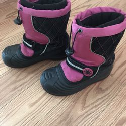 GIRLS SNOW BOOTS TOTES LIKE NEW SHOES