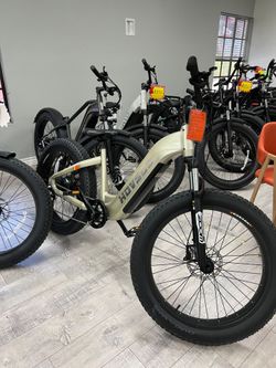 Brand New In Box HOVSCO HovAlpha Long-Range E-Bike 26" All-Terrain Step-Thru Fat Tire E-Bike (Champagne)