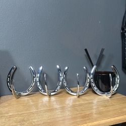 Horse Shoe Hanger Rack 