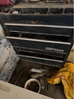 Vendo esta caja con herramientas