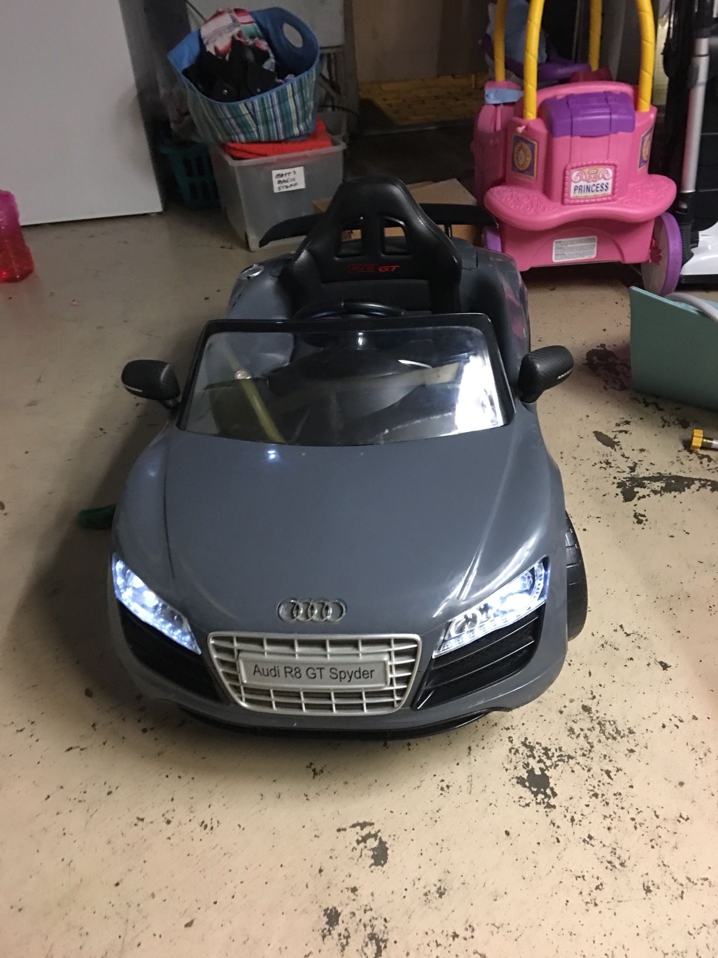 Kids Audi R8 powerwheels