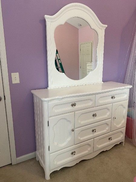 🎉 FOR SALE: Epic Kid-to-Teen Bedroom Set (Now Drama-Free)! 🎉