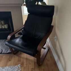 IKEA Poäng Armchair – Black Leather & Walnut Frame