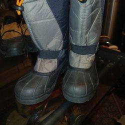 Columbia International Boots Youth SIze 4