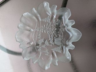 Clear Glass Decorative Plate with Ruffled Edge