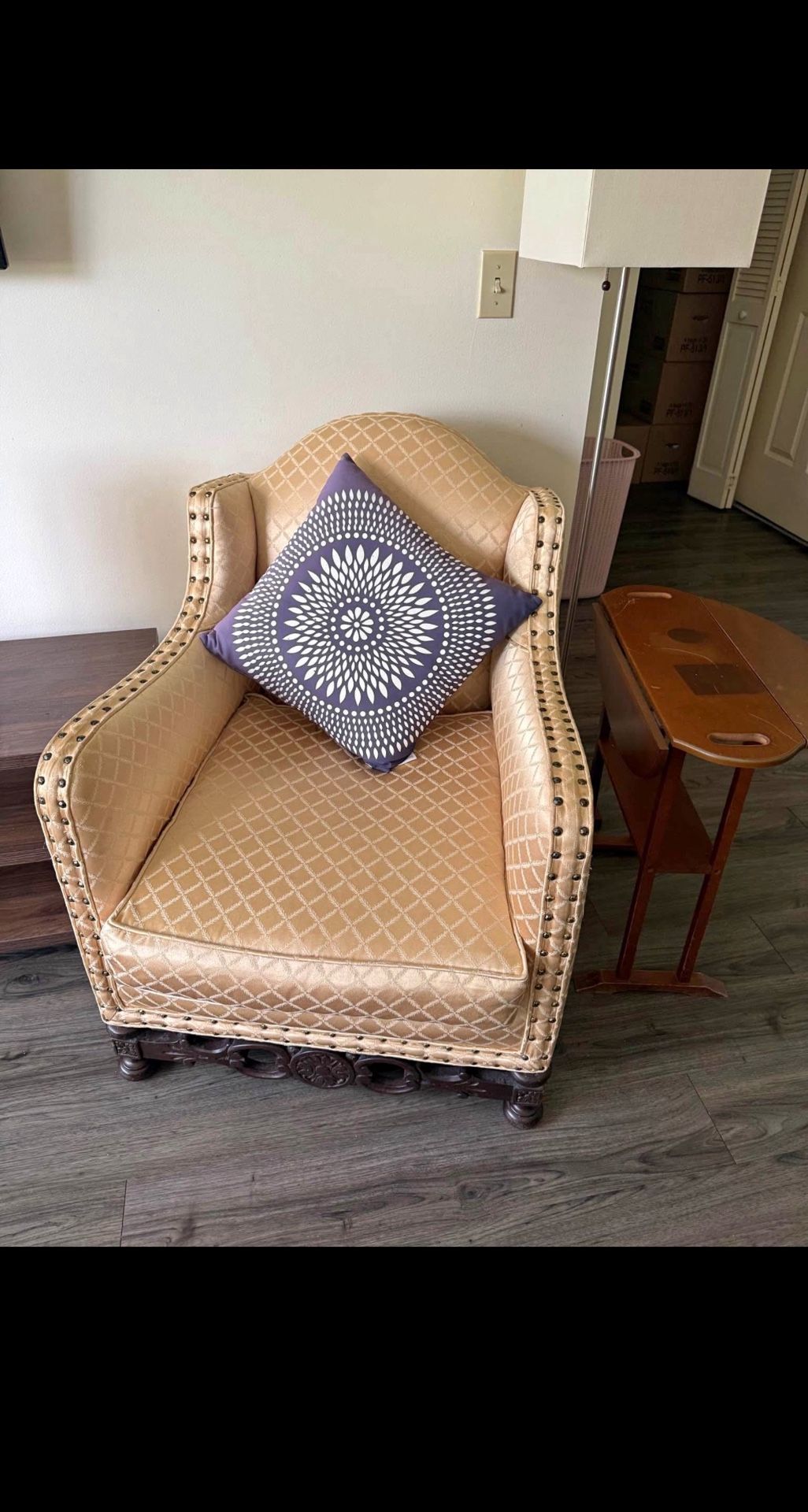 Armchair Barely Used Very Comfy And Elegant 