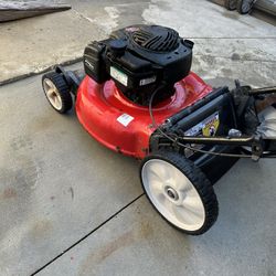 YardMachine Push Mower READ DESCRIPTION 