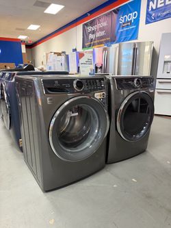 Brand New Electrolux 4.5 Cubic Feet Washer And 8 Cubic Feet Gas Dryer Set
