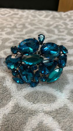 Beautiful Blue Glass ‘GUESS’ Wrist Jewelry, Tags Still Attached 