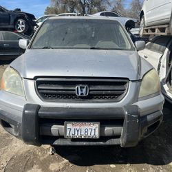 2004 Honda pilot 3.4L AWD. (ONLY PARTS——-Solo partes)