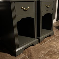 Gorgeous nightstand set ✨