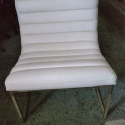 Comfortable Modern Chair 