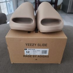 Yeezy Slide Pure