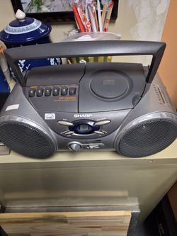 SHARP AM/FM CD player boom box