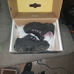 Steel Toe Tennis Shoes  Size 8