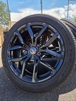 Wheels22” and tires Land Rover  5 lug rims 5x120 wheels