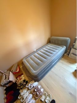 Air mattress and comforter set