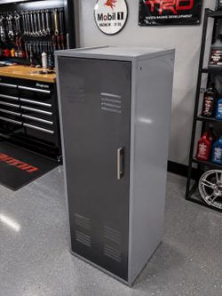 Drew Valley Gray Metal Bedroom Storage/Garage Shop Locker Cabinet! Great condition! 20x18x51in